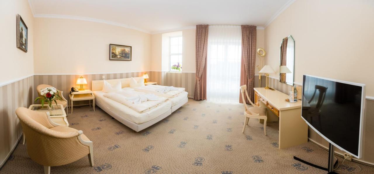 Hotel Erbprinz & Restaurant "Prinzenstube" ลุดวิกส์ลัสต์ ภายนอก รูปภาพ