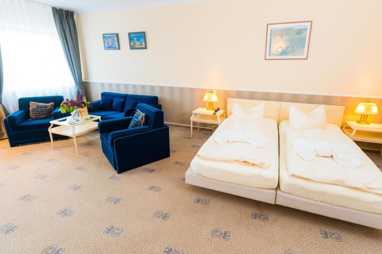 Hotel Erbprinz & Restaurant "Prinzenstube" ลุดวิกส์ลัสต์ ภายนอก รูปภาพ