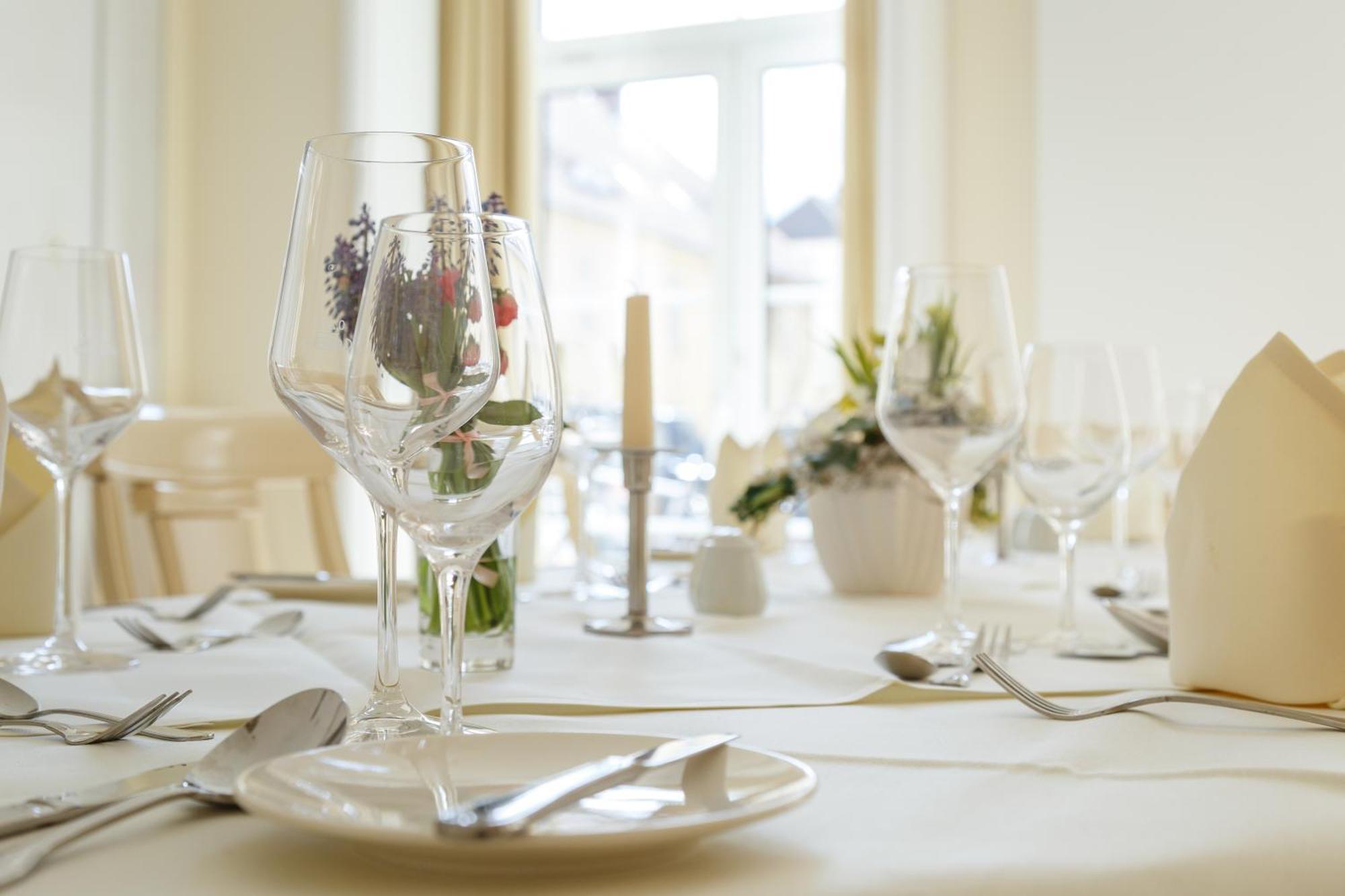 Hotel Erbprinz & Restaurant "Prinzenstube" ลุดวิกส์ลัสต์ ภายนอก รูปภาพ