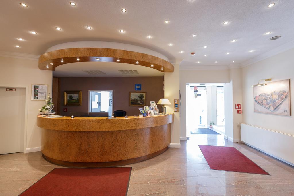 Hotel Erbprinz & Restaurant "Prinzenstube" ลุดวิกส์ลัสต์ ภายนอก รูปภาพ