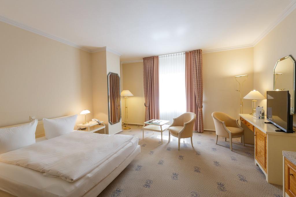 Hotel Erbprinz & Restaurant "Prinzenstube" ลุดวิกส์ลัสต์ ภายนอก รูปภาพ